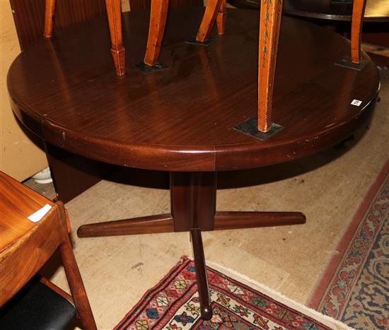 Attributed to Bramin Mobler, Denmark. A mahogany circular extending dining table(-)
